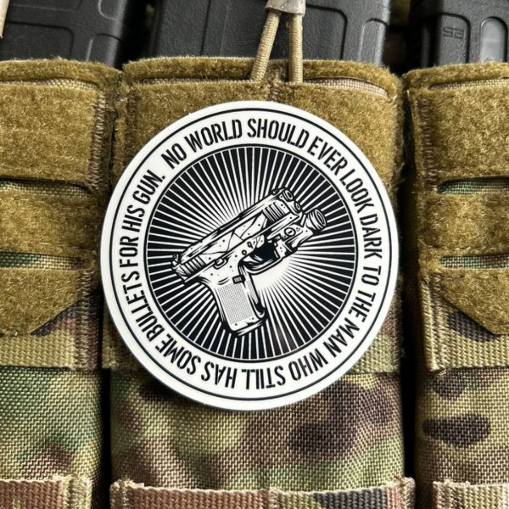 Bumpersticker Never Dark Pistol 3"