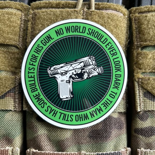 Bumpersticker Never Dark Pistol 3"
