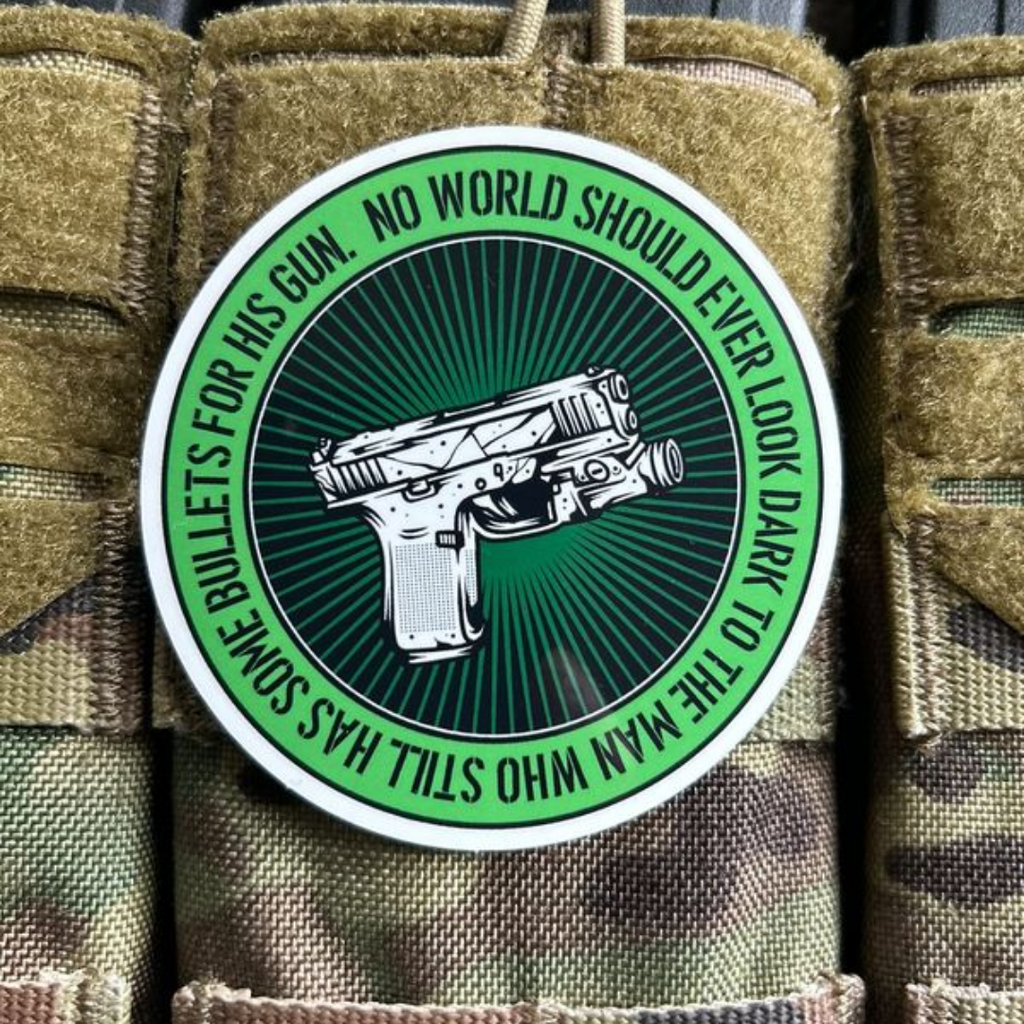 Bumpersticker Never Dark Pistol 3"